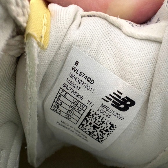 New Balance 574 Sneakers Womens Light Grey Retro Yellow Suede 7.5 - Picture 6 of 6